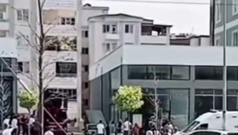 Temizlik yaparken 7. kattan düşerek öldü Temizlik yaparken 7. kattan düşerek öldü