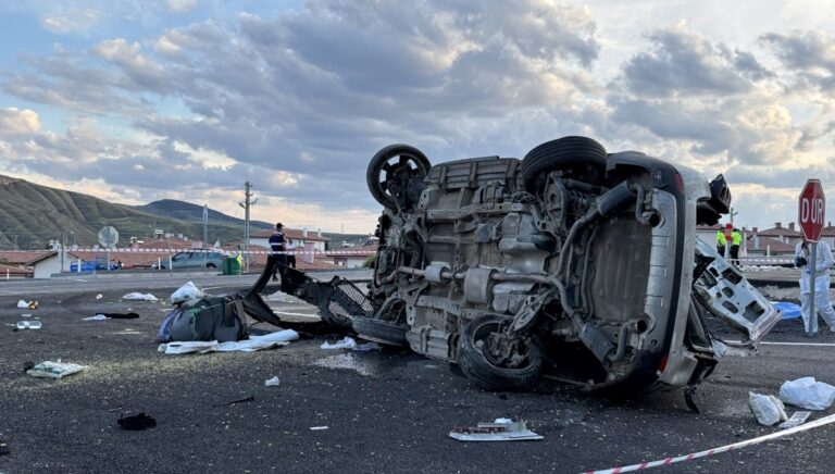 Trafik kazalarında altı kişi daha hayatını kaybetti Trafik kazalarında altı kişi daha hayatını kaybetti