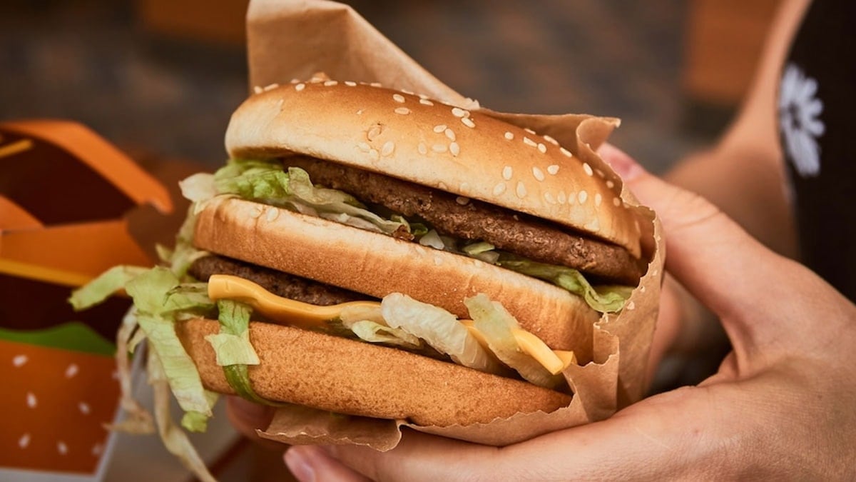 Türkiye’de yediği hamburgerin fiyatı İngiltere’de gündem oldu Türkiye’de yediği hamburgerin fiyatı İngiltere’de gündem oldu