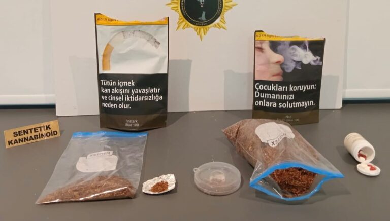 Tütün paketinde uyuşturucu ele geçirildi Tütün paketinde uyuşturucu ele geçirildi