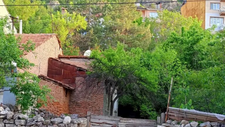 Unutulan kültürel miras: Balabaniye Medresesi yok olma tehlikesiyle karşı karşıya Unutulan kültürel miras: Balabaniye Medresesi yok olma tehlikesiyle karşı karşıya