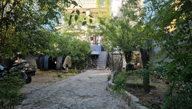 Uyuyan çocuklarını ve kendisini bıçakla yaraladı Uyuyan çocuklarını ve kendisini bıçakla yaraladı