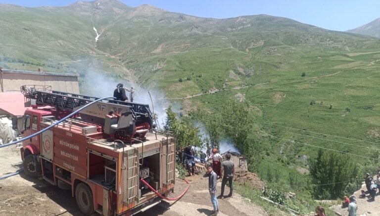 Van’da evde çıkan yangında bir çocuk hayatını kaybetti Van’da evde çıkan yangında bir çocuk hayatını kaybetti