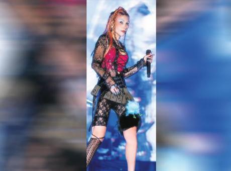 Yener’in sahne tarzı! Yener’in sahne tarzı!