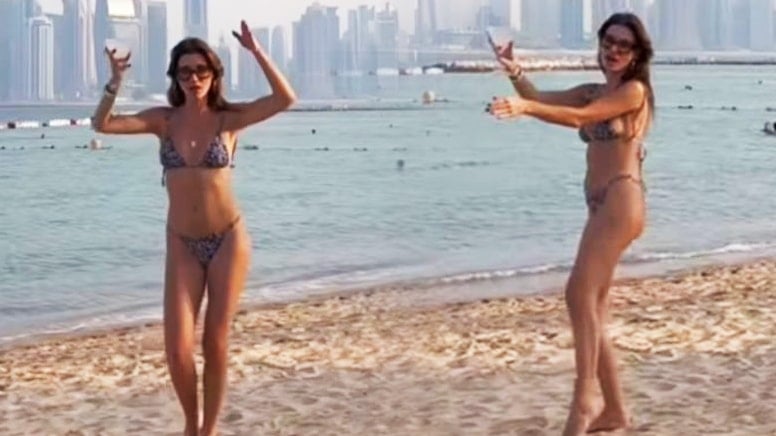 Yüsra Geyik, Katar’da kendinden geçti, dansı olay oldu Yüsra Geyik, Katar’da kendinden geçti, dansı olay oldu