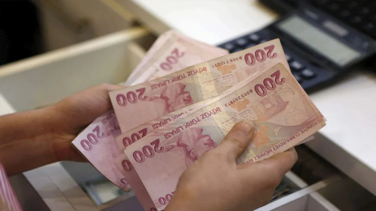 Zam öncesi bankalar yarışa geçti: 15 bin liralık maaşa 25 bin lira promosyon Zam öncesi bankalar yarışa geçti: 15 bin liralık maaşa 25 bin lira promosyon