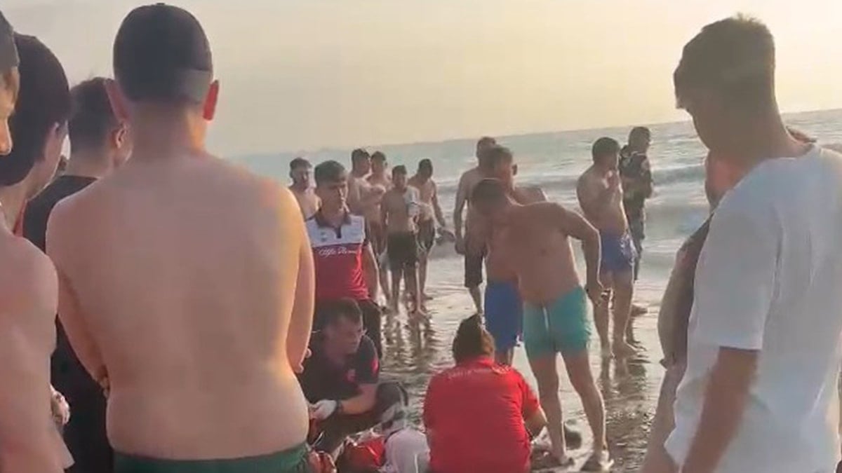 Zonguldak’ta korku dolu anlar: Boğulma tehlikesi geçirip peş peşe suya atladılar Zonguldak’ta korku dolu anlar: Boğulma tehlikesi geçirip peş peşe suya atladılar